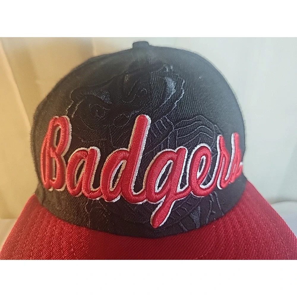 Wisconsin Badgers New Era Fitted Hat - Size 7 5/8‎ NCAA Cap